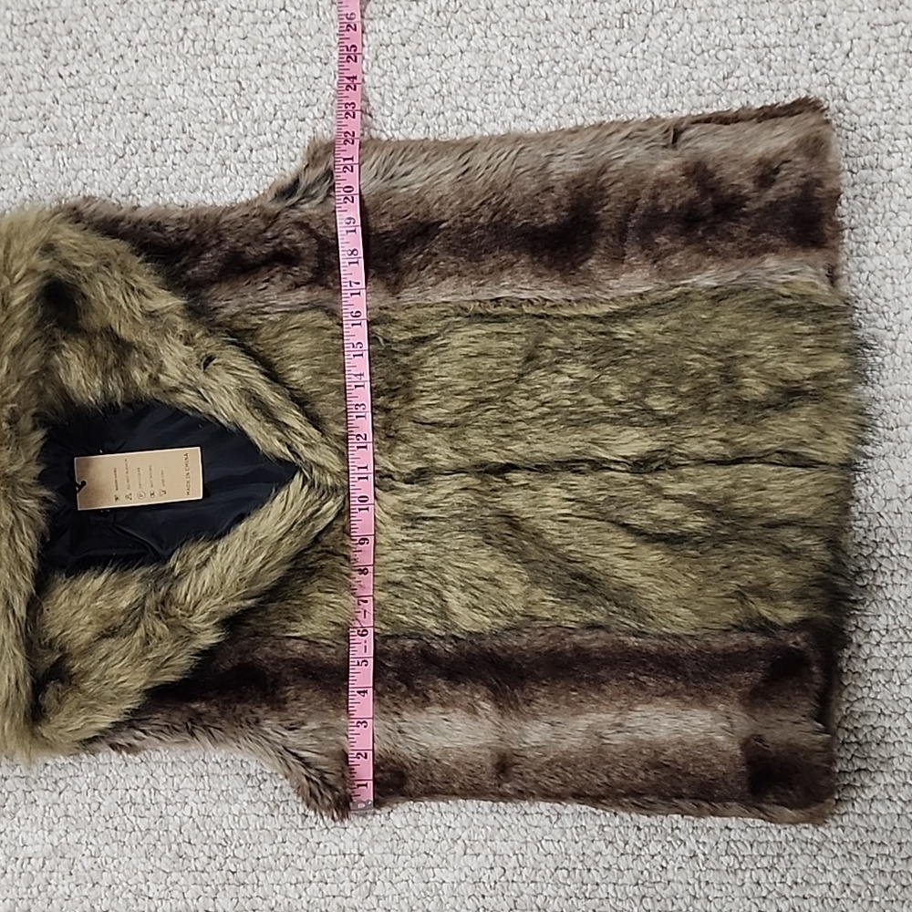 Faux Fur Hooded Vest - Picture 10 of 16